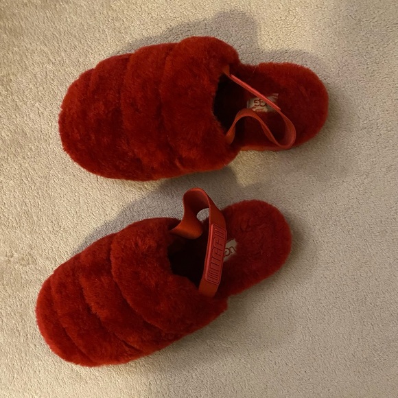 Red UGG SUPER FLUFF slippers, brand new. PERFECT BACHELORETTE GIFT - Picture 1 of 4